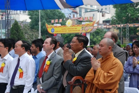 Chùm ảnh Đại lễ Phật đản 2554 tại Hà Nội ảnh 42