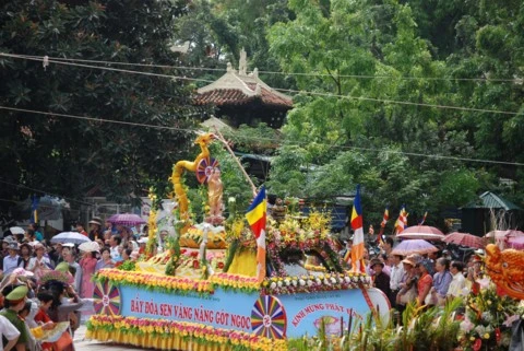 Chùm ảnh Đại lễ Phật đản 2554 tại Hà Nội ảnh 80