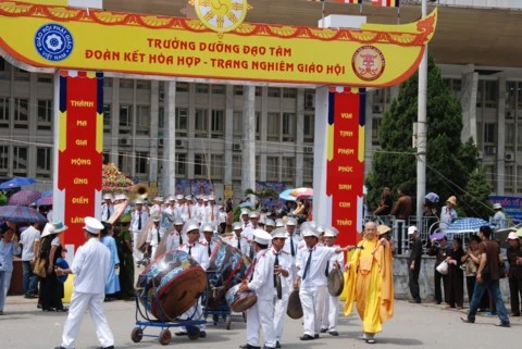 Chùm ảnh Đại lễ Phật đản 2554 tại Hà Nội ảnh 82