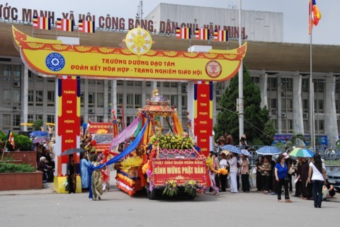 Chùm ảnh Đại lễ Phật đản 2554 tại Hà Nội ảnh 83