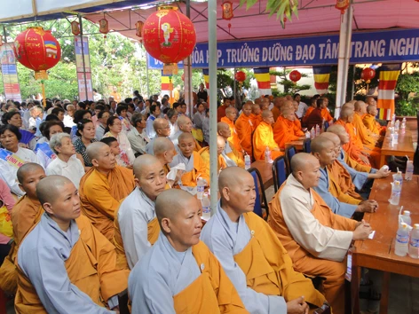 Chư Tôn đức Ni.jpg