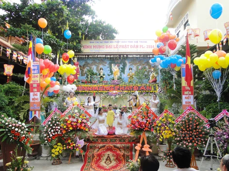Rước Phật đản sanh.jpg