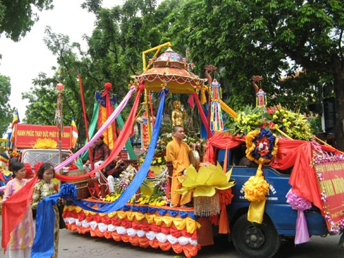 Rước xe hoa mừng ngày Phật đản