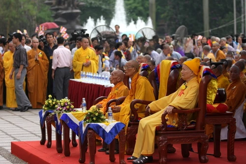Các đại lão Hòa thượng trong buổi Lễ Phật đản sáng nay