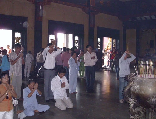 Người dân Sài Gòn mừng Đại lễ Phật đản