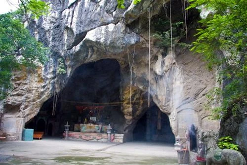 Cửa hang động Kính Chủ