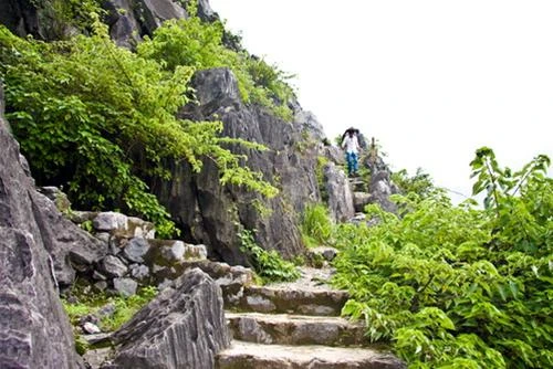 Đường lên đỉnh Thạch Môn