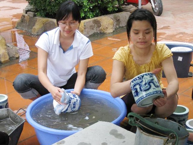 Thành viên nhóm Những người bạn tình nguyện giúp việc tại chùa Tứ Kỳ, Hà Nội. Thành viên nhóm Những người bạn tình nguyện giúp việc tại chùa Tứ Kỳ,
Hà Nội