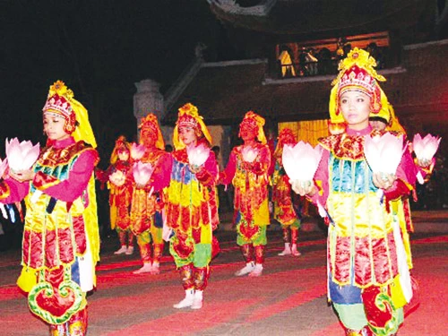 “Lục cúng hoa đăng” trong Festival Huế ảnh 1