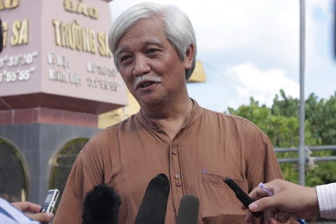 Nhà sử học Dương Trung Quốc xúc động trả lời phỏng vấn VTC News và các cơ quan báo đài khác về Đại lễ cầu siêu trước cột mốc chủ quyền của Việt Nam tại đảo Trường Sa Lớn