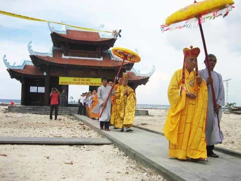 Đại lễ cầu siêu cho các liệt sĩ và các đồng bào tử nạn trên biển.