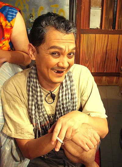 Hữu Châu "chuyên trị" những vai già với phong cách hài hước và hóm hỉnh