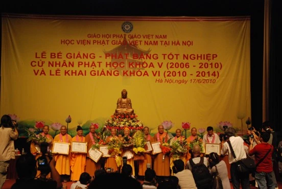 Hà Nội: Bế giảng khoá V và khai giảng khoá VI Học viện PGVN tại Hà Nội ảnh 5
