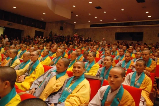 Hà Nội: Bế giảng khoá V và khai giảng khoá VI Học viện PGVN tại Hà Nội ảnh 22