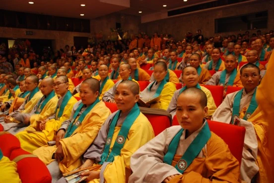 Hà Nội: Bế giảng khoá V và khai giảng khoá VI Học viện PGVN tại Hà Nội ảnh 17