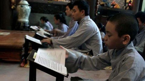 Giới trẻ Hà thành vào chùa học Đạo