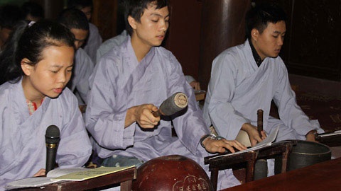 Giới trẻ Hà thành vào chùa học Đạo