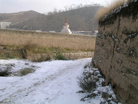 Mùa đông ở vùng núi cao này, tuyết phủ trắng khắp nơi.