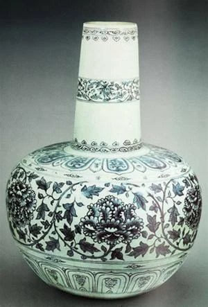 Bình hoa do nghệ nhân Bùi Thị Hí chế tác