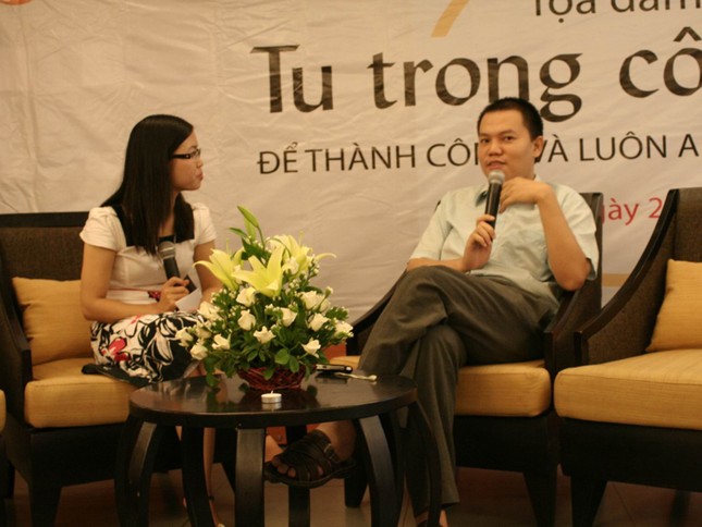 Anh Vương Vũ Thắng trong một lần giao lưu về tu trong công việc. Anh Vương Vũ Thắng trong một lần giao lưu về tu trong công việc