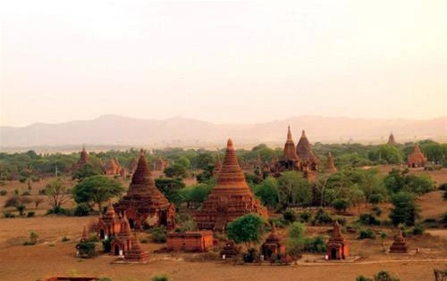 Những cụm đền cỏ nối tiếp nhau ở Bagan