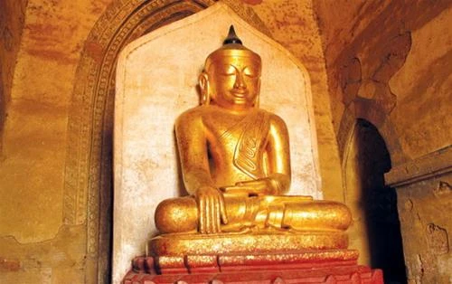 Tượng Phật trong một ngôi chùa