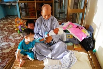 Muốn làm từ thiện hiệu quả nhà chùa cũng cần tự chủ được về tài chính. Ảnh minh họa