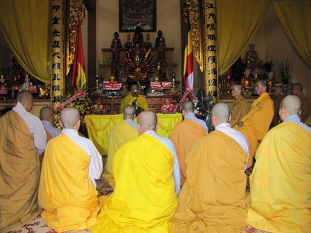 Phú Thọ: Ban Trị sự Tỉnh hội Phật giáo tổ chức an cư kiết hạ năm 2010 ảnh 6 ancu_6.jpg