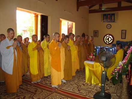 Phú Thọ: Ban Trị sự Tỉnh hội Phật giáo tổ chức an cư kiết hạ năm 2010 ảnh 7 ancu_7.jpg