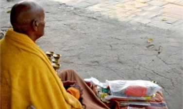 Những người mang danh là Phật tử không thể thực hiện những mục tiêu kinh doanh xa rời những nguyên tắc đạo đức Phật giáo. Ảnh minh họa