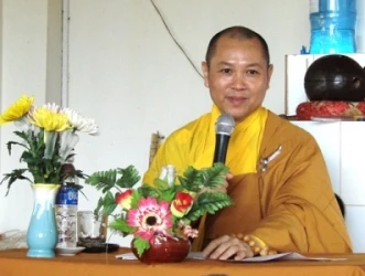 Nhà sư có thể tư vấn sức khỏe tinh thần cho những nhân viên đang mệt mỏi, lo âu. Ảnh minh họa