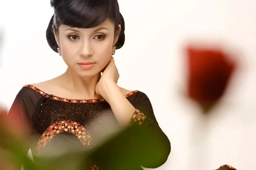 "Người đẹp Tây Đô" tái xuất với màn bạc để thực hiện hoài bão làm những bộ phim có ích cho xã hội, giới trẻ.