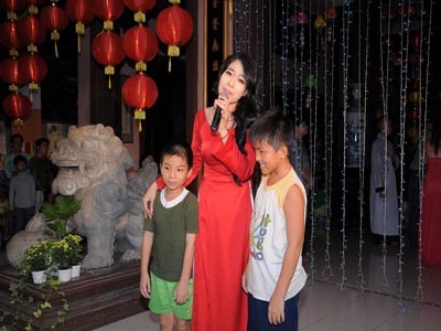 Chuyện về sư cô khoác áo blouse trắng ảnh 1 Chuyện về sư cô khoác áo blouse trắng ảnh 1