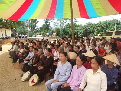 Tặng quà cho học sinh và đồng bào nghèo tại xã Tây Cốc ảnh 5