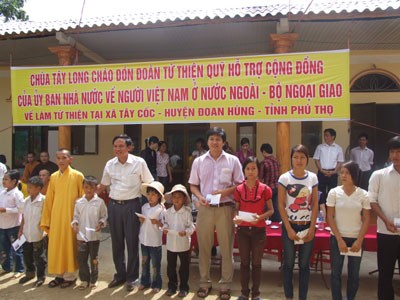 Tặng quà cho học sinh và đồng bào nghèo tại xã Tây Cốc ảnh 3 Tặng quà cho học sinh và đồng bào nghèo tại xã Tây Cốc ảnh 3