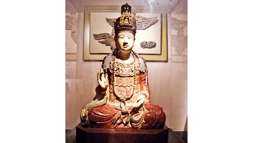 Hoàng hậu Trịnh Thị Ngọc Trúc (tượng chùa Mật, hiện đặt ở Bảo tàng Mỹ thuật Việt Nam) - Ảnh: Như Khanh