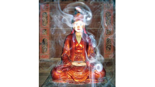 Hoàng hậu Trịnh Thị Ngọc Trúc (tượng chùa Mật, hiện đặt ở Bảo tàng Mỹ thuật Việt Nam) - Ảnh: Như Khanh Hoàng hậu Trịnh Thị Ngọc Trúc (tượng chùa Mật, hiện đặt ở Bảo tàng Mỹ thuật Việt Nam) - Ảnh: Như Khanh