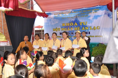 Lạng Sơn: Khai mạc khoá tu “Một ngày hè an lạc” cho 600 thanh thiếu niên trong tỉnh ảnh 39 Lạng Sơn: Khai mạc khoá tu “Một ngày hè an lạc” cho 600 thanh thiếu niên trong tỉnh ảnh 39