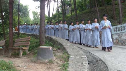 Sự chuyển hóa từ Khóa tu mùa hè tại Thiền viện Trúc Lâm Tây Thiên ảnh 4 truclam-5.jpg