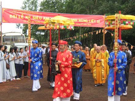 Gia Lai: Đại lễ kỳ siêu anh hùng liệt sĩ tại Nghĩa trang Liệt sĩ huyện Đức Cơ ảnh 1 causieu.jpg