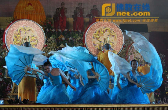 Trung Quốc: Lễ hội âm nhạc "Ứng Mộng Tuyết Đậu" nhân tuần lễ Văn hóa Di Lặc ảnh 4 image007.jpg