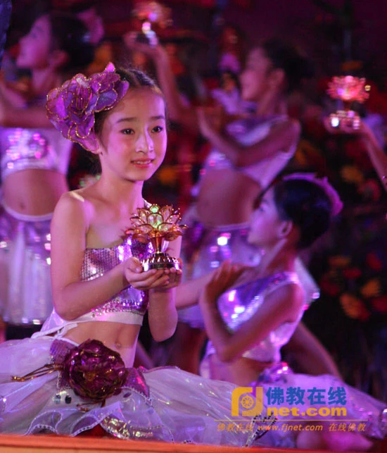 Trung Quốc: Lễ hội âm nhạc "Ứng Mộng Tuyết Đậu" nhân tuần lễ Văn hóa Di Lặc ảnh 21 image041.jpg