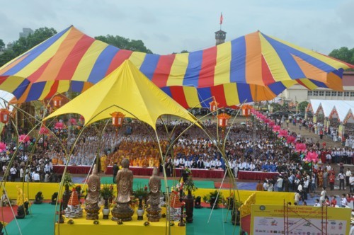 Chùm ảnh: Khai mạc Đại lễ Phật giáo kỷ niệm 1.000 năm Thăng Long - Hà Nội ảnh 1