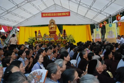 Chùm ảnh: Khai mạc Đại lễ Phật giáo kỷ niệm 1.000 năm Thăng Long - Hà Nội ảnh 59