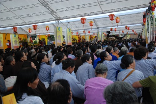 Chùm ảnh: Khai mạc Đại lễ Phật giáo kỷ niệm 1.000 năm Thăng Long - Hà Nội ảnh 16
