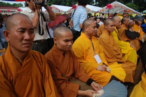 Chùm ảnh: Khai mạc Đại lễ Phật giáo kỷ niệm 1.000 năm Thăng Long - Hà Nội ảnh 21