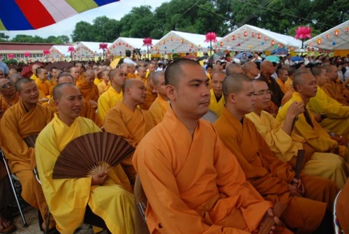 Chùm ảnh: Khai mạc Đại lễ Phật giáo kỷ niệm 1.000 năm Thăng Long - Hà Nội ảnh 23