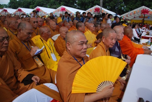 Chùm ảnh: Khai mạc Đại lễ Phật giáo kỷ niệm 1.000 năm Thăng Long - Hà Nội ảnh 37