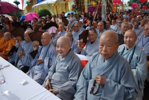 Chùm ảnh: Khai mạc Đại lễ Phật giáo kỷ niệm 1.000 năm Thăng Long - Hà Nội ảnh 39