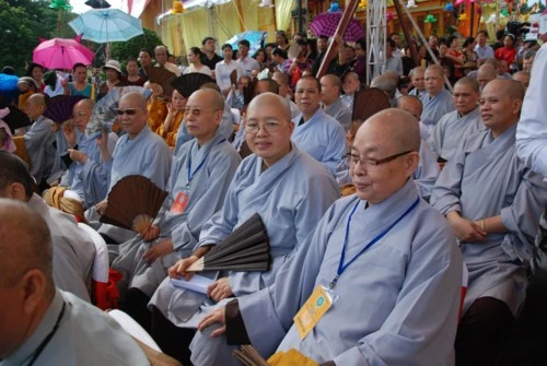 Chùm ảnh: Khai mạc Đại lễ Phật giáo kỷ niệm 1.000 năm Thăng Long - Hà Nội ảnh 40